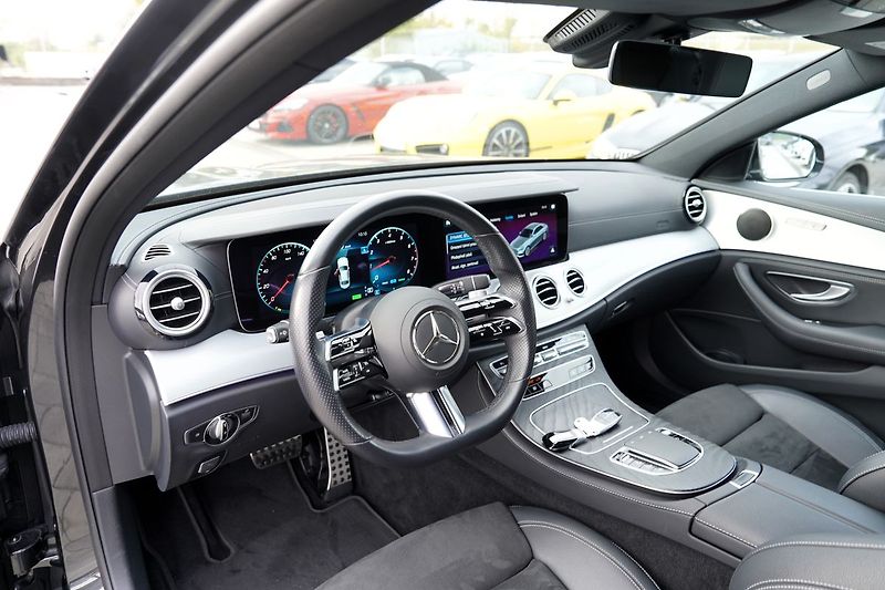 Mercedes-Benz Třídy E E 200 4Matic AMG/LED/360/ČR - fotka 25 z 44