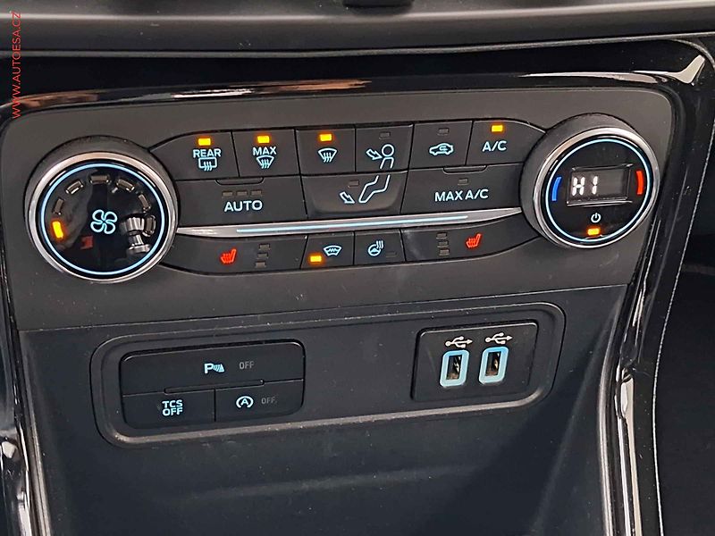 Ford EcoSport (2018) 1.0 EB, Titanium, navi - fotka 14 z 18