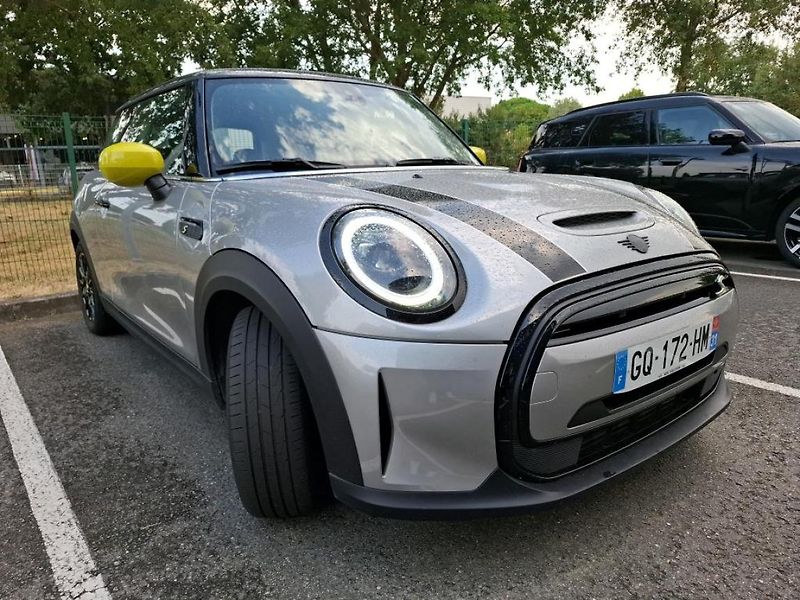 Mini Cooper SE - fotka 2 z 8