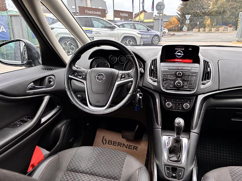 Opel Zafira Tourer 2.0CDTi 125kW AT 7MÍST - fotka 16 z 29