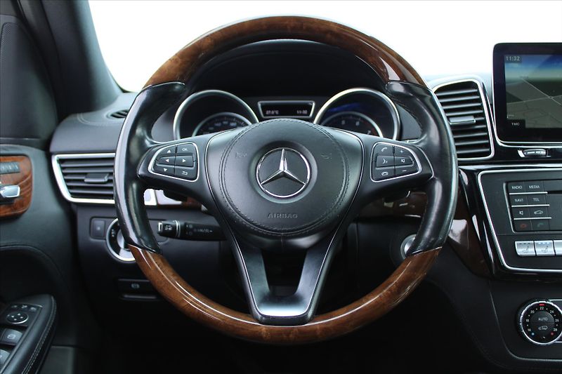 Mercedes-Benz GLS 500 4MATIC AMG 7-MÍST ČR - fotka 19 z 36