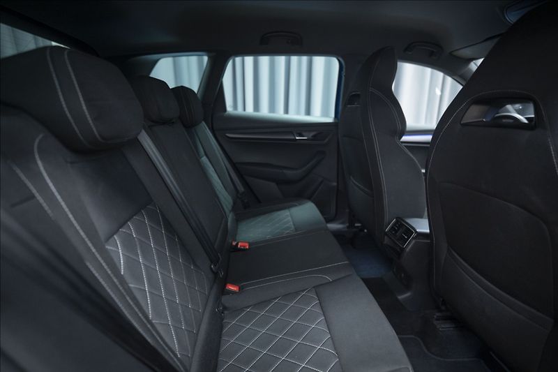 Škoda Karoq 2,0 TDI DSG 4x4 SPORTLINE ČR - fotka 11 z 41