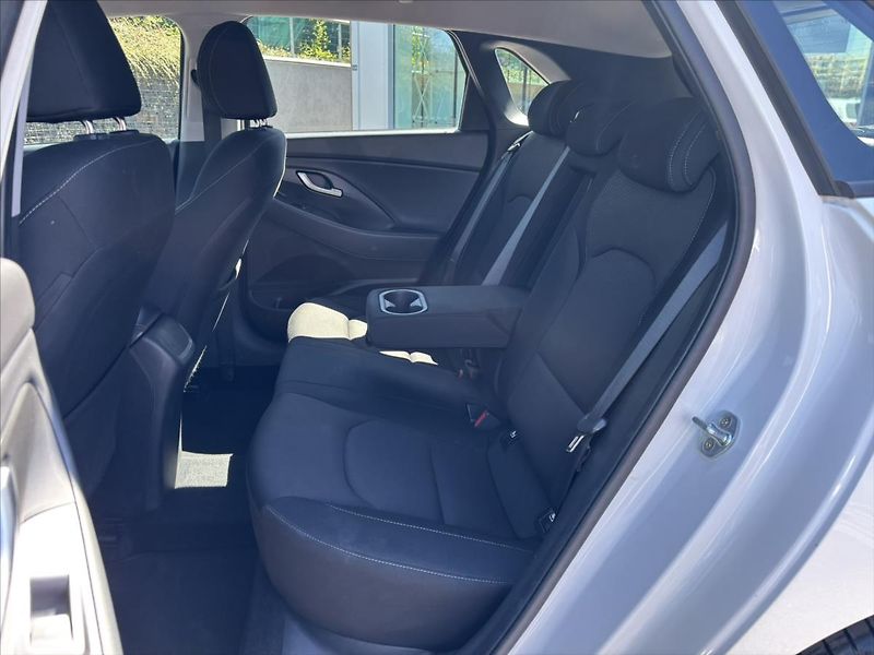 Hyundai i30 1,4 TGDi AT Style  TOP STAV - fotka 12 z 45