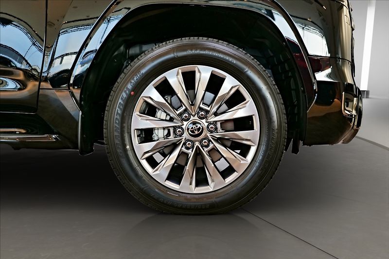 Toyota Land Cruiser (2026) LC300 Premium - fotka 5 z 27