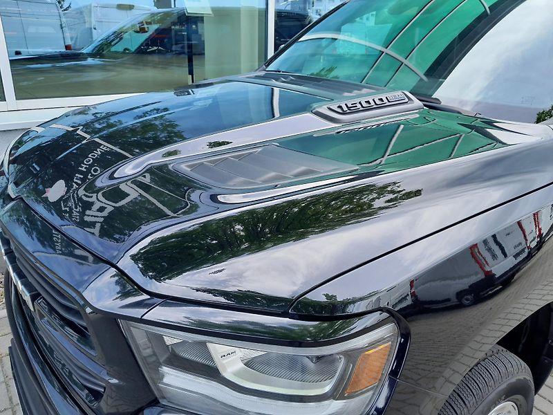 Dodge RAM (2024) 1500, 5.7 V8  Laramie - fotka 12 z 43