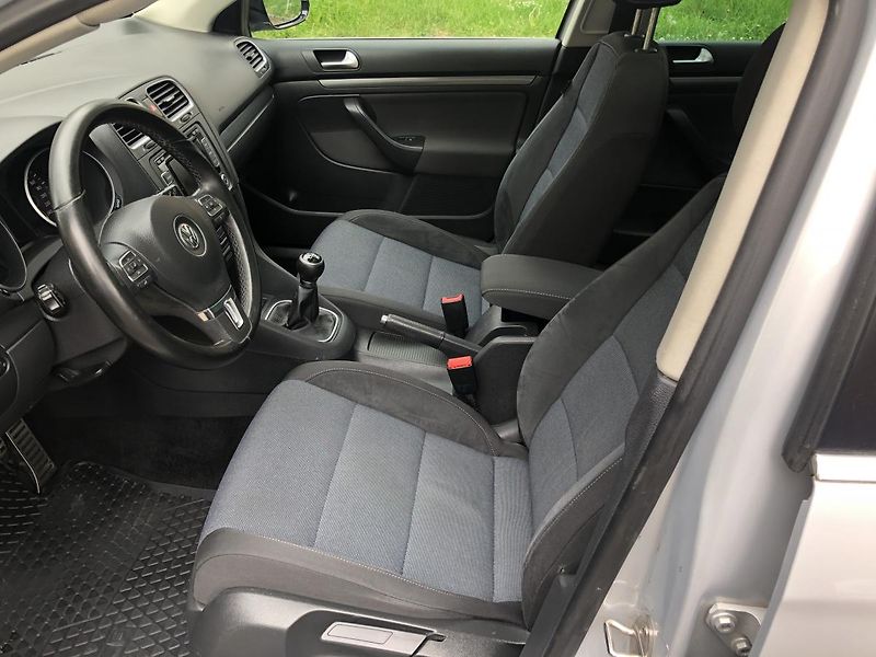 Volkswagen Golf (2011) 2,0TDi STYLE nez. rezervace - fotka 27 z 68