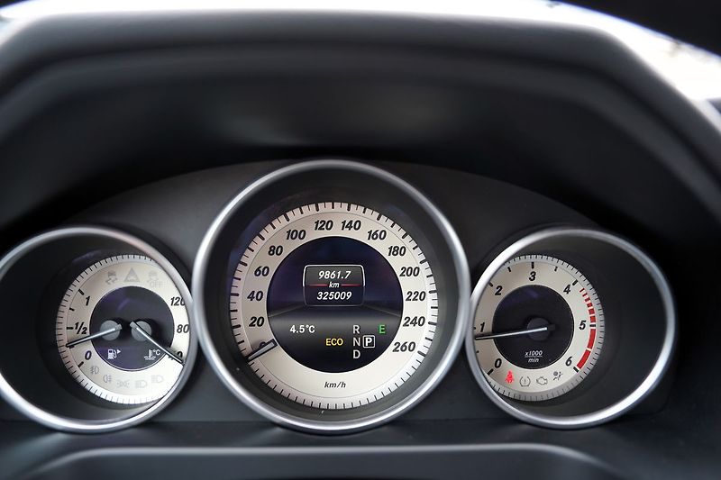 Mercedes-Benz Třídy E E 220d Avantgarde/kůže/AT/ČR - fotka 33 z 36