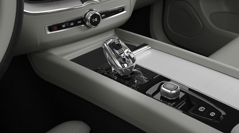 Volvo XC60 (2026) B5 AWD PLUS BRIGHT AUT - fotka 13 z 13