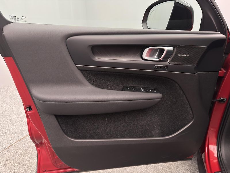Volvo XC40 T5 RECHARGE CZ - fotka 18 z 48