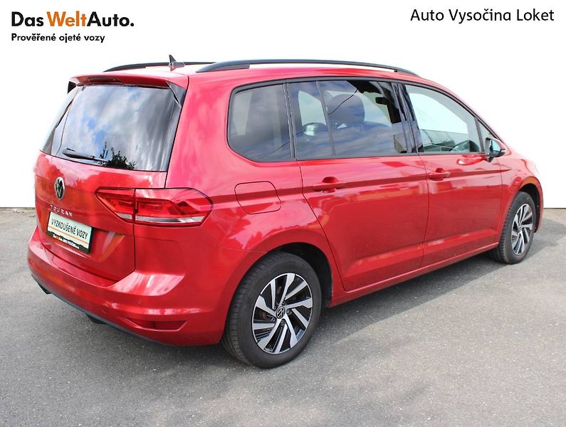 Volkswagen Touran (2022) 2.0 TDI 110kW DSG LED tažné - fotka 2 z 35