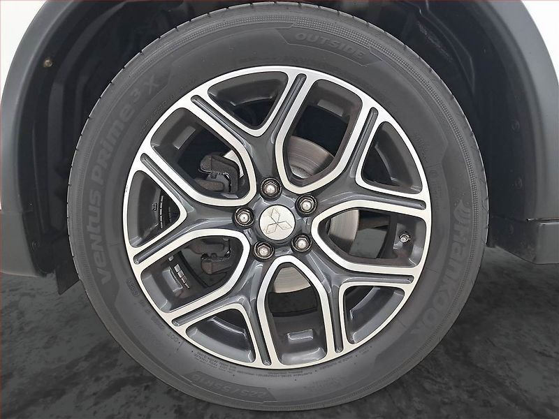 Mitsubishi Outlander (2016) 2.2 DI-D, 4X4, 7 míst, ČR - fotka 14 z 20