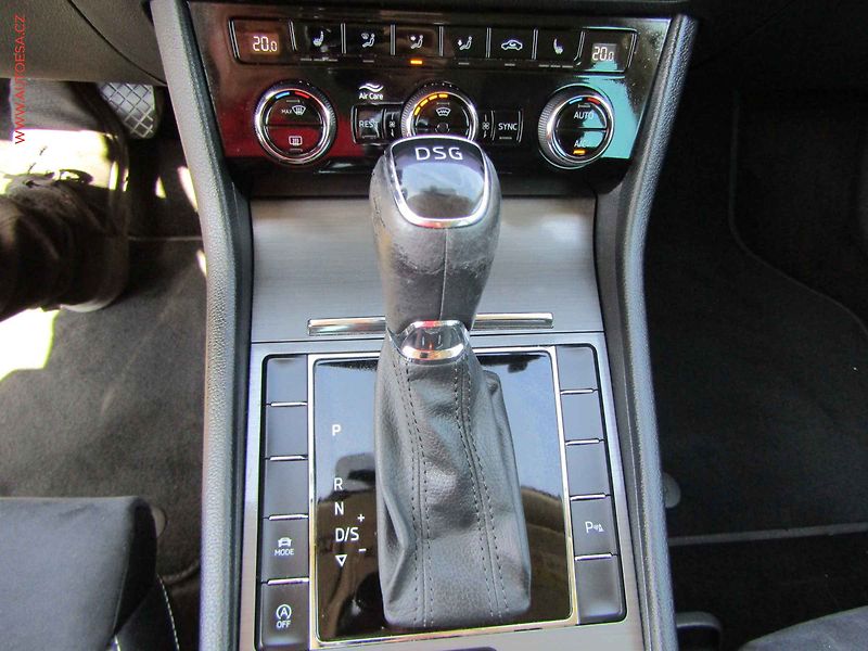 Škoda Superb (2021) 2.0 TDi, ČR, DSG, navi, LED - fotka 18 z 20