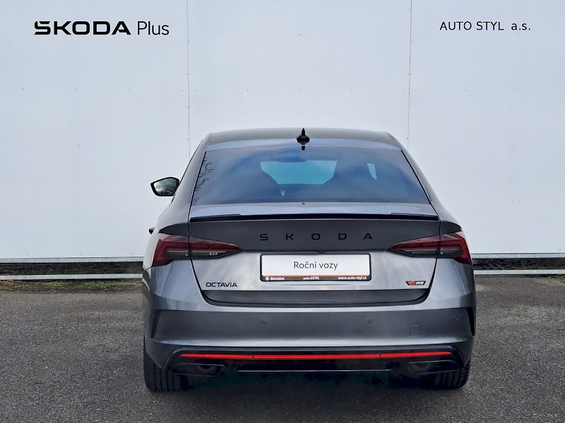 Škoda Octavia (2024) 2.0 TSI RS 195 kW A7F - fotka 7 z 23