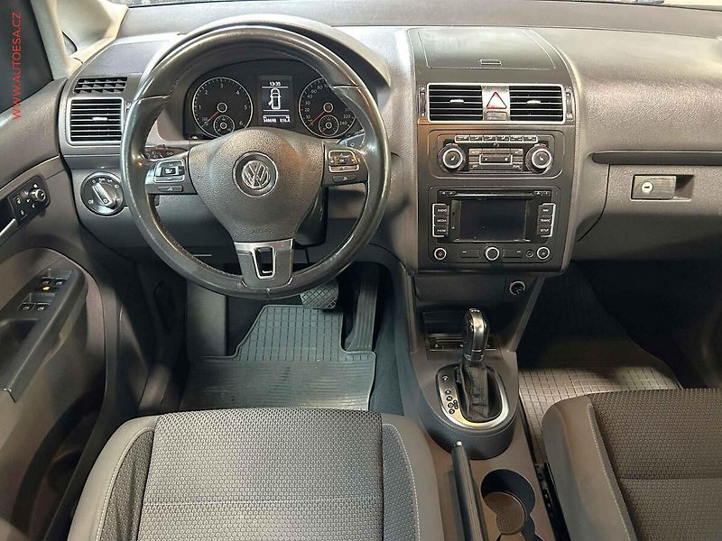 Volkswagen Touran (2011) 1.6 TDi, 2.maj, DSG, navi - fotka 8 z 16