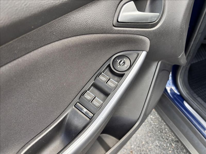 Ford Focus 2,0 TDCi 103kW AUT Titanium - fotka 17 z 27