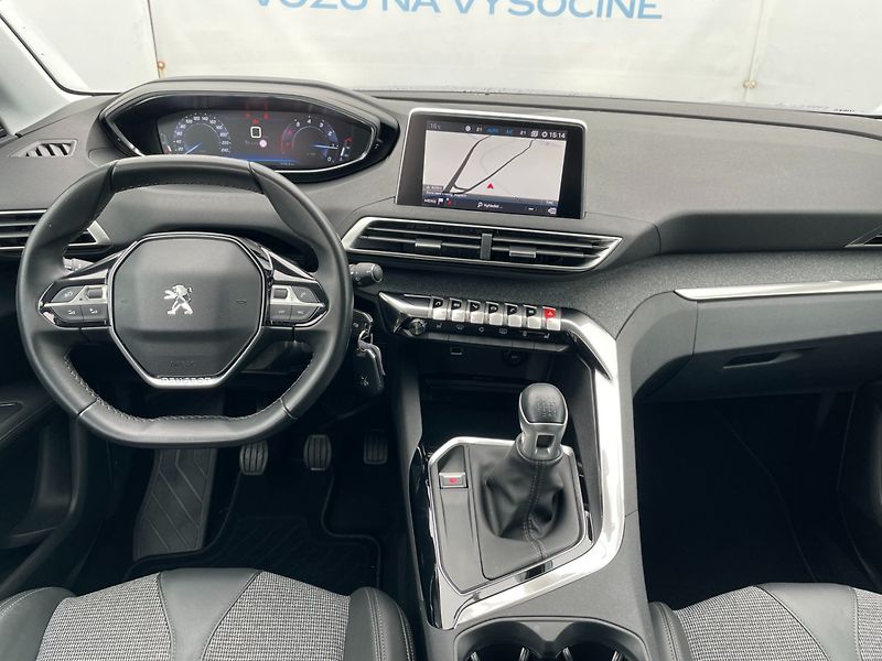 Peugeot 3008 (2020) 1.2PT 96kW! Allure! Navigace! - fotka 12 z 35