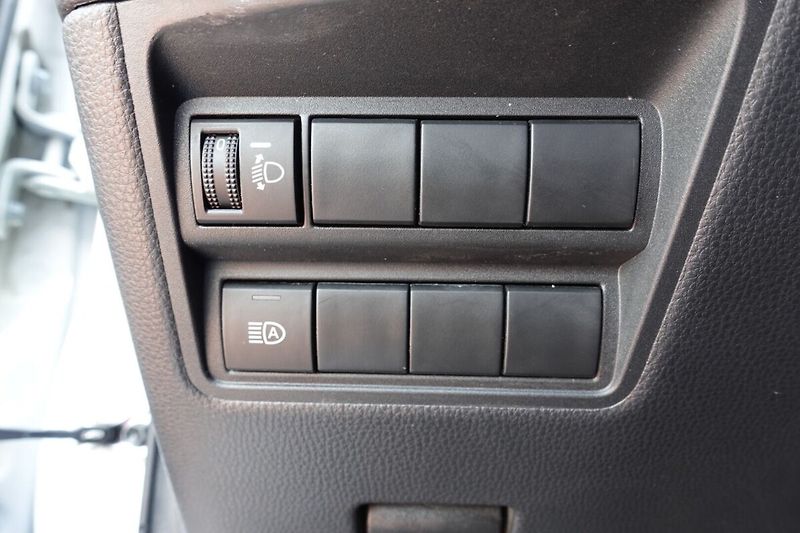 Toyota Yaris 1,5 HEV Comfort - fotka 17 z 26