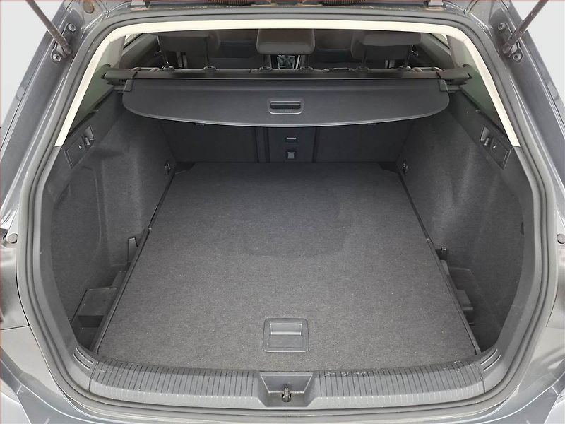 Volkswagen Golf (2023) Style 2.0 TDI, ČR,1.maj - fotka 13 z 15