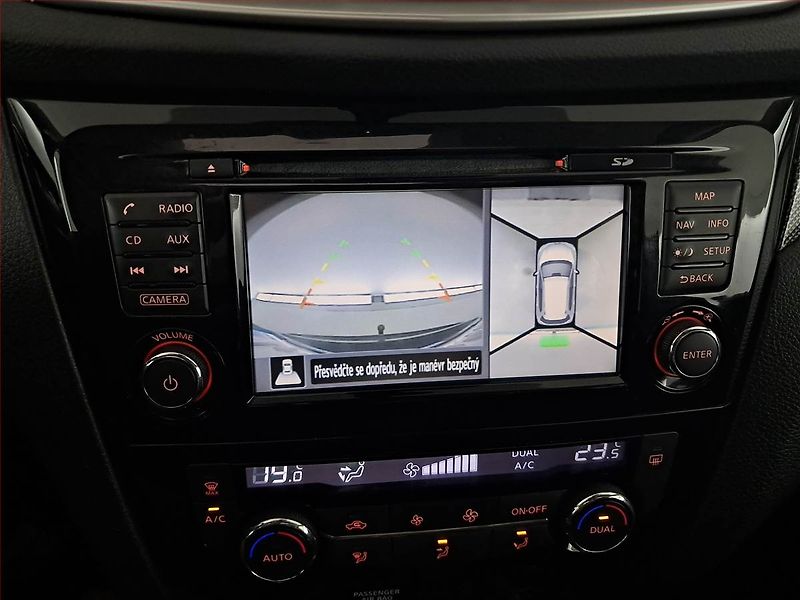 Nissan X-Trail (2015) 1.6 dCi, 4X4, 7 míst - fotka 17 z 22