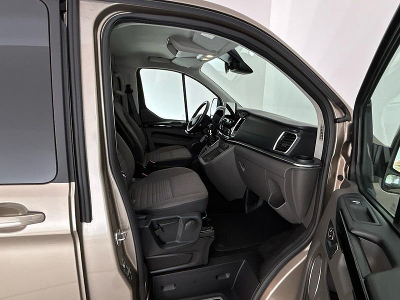 Ford Tourneo Custom TitaniumL2 - fotka 9 z 27