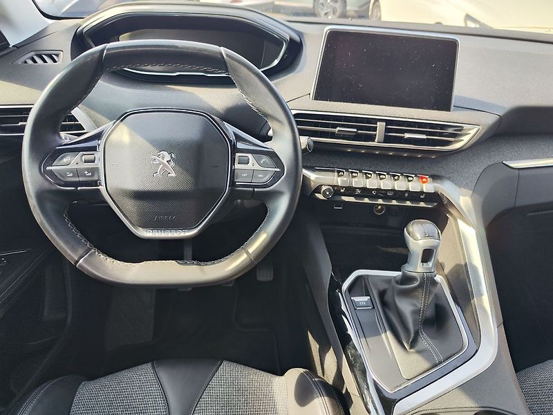 Peugeot 5008 1.5 HDI/96kW Allure - fotka 16 z 36