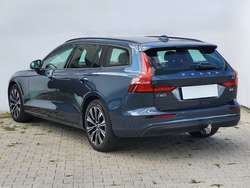 Volvo V60 CORE B4 FWD 145kW - fotka 4 z 32