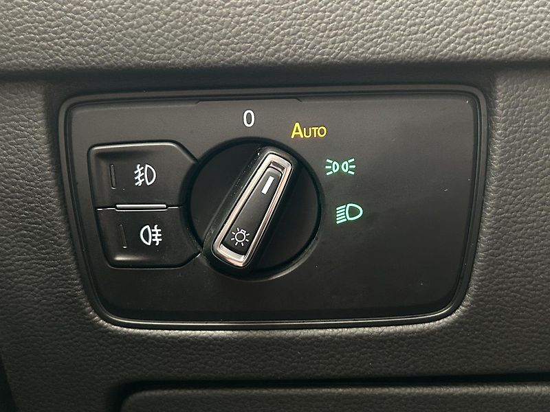 Volkswagen Passat Variant 2,0 TDI Highline - fotka 13 z 27