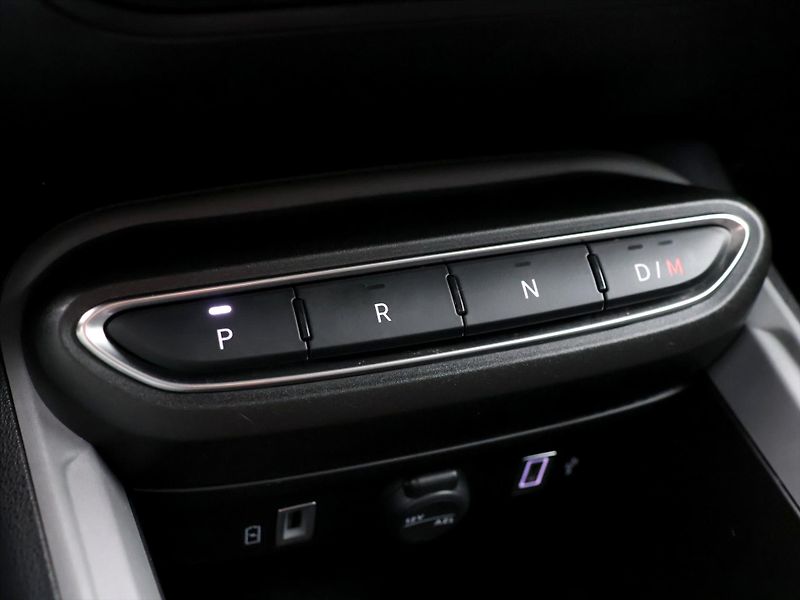 Jeep Avenger 1,2 74kW CZ e-Hybrid Longitude - fotka 29 z 31