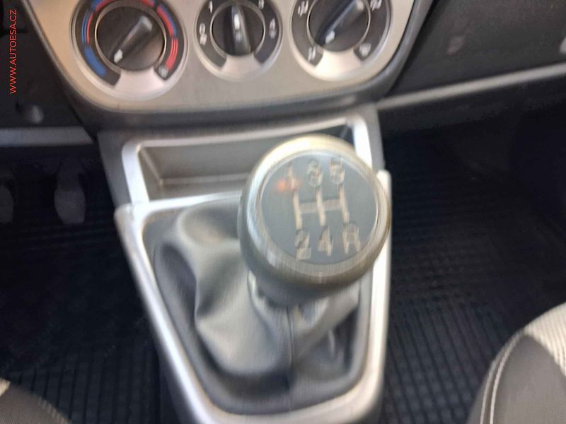 Fiat Qubo (2010) 1.4i, ČR - fotka 12 z 16