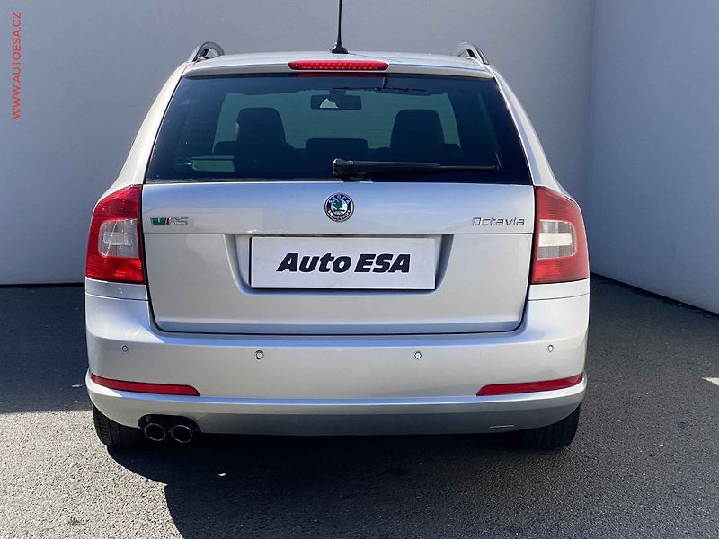 Škoda Octavia (2013) 2.0 TDi, RS, xenon, AC - fotka 5 z 17