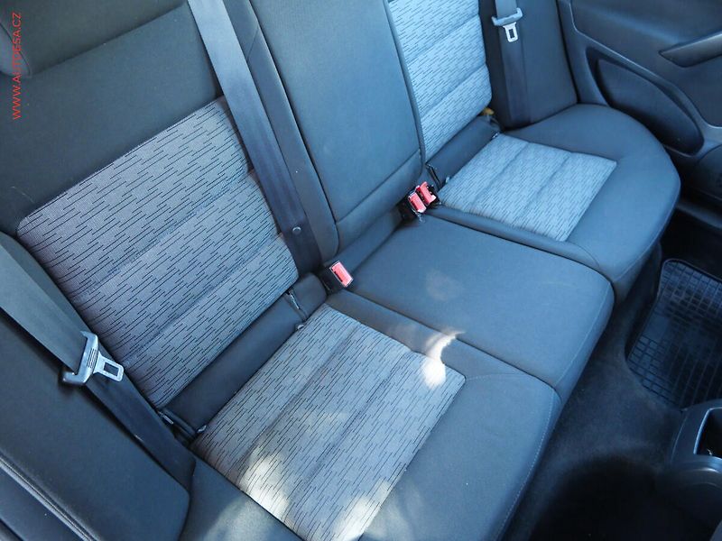 Škoda Octavia (2010) 1.6TDi, ČR, Ambiente, TZ - fotka 12 z 19