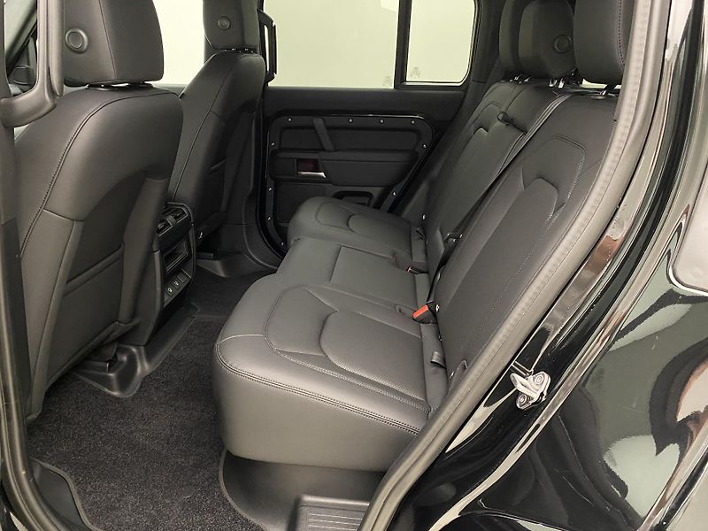 Land Rover Defender 110 D300 X-DYNAMIC SE AWD CZ - fotka 5 z 46