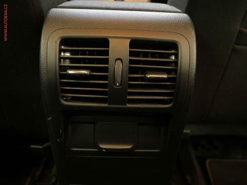Volkswagen Passat (2013) 2.0TDi, DSG, klima - fotka 21 z 21