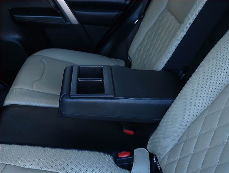 Toyota RAV4 (2018) Selection 2.0 D-4D, Serv.kniha - fotka 21 z 23