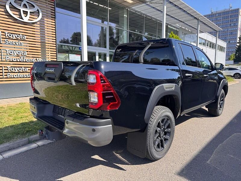 Toyota Hilux 2.8 Invincible - fotka 3 z 13