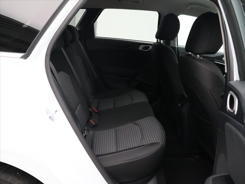 Kia Ceed 1,5 T-GDI 117kW DCT TOP DPH CZ - fotka 13 z 33