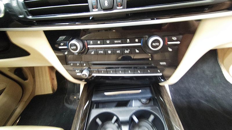 BMW X5 (2014) - fotka 49 z 63