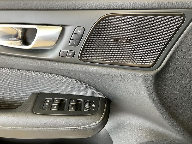Volvo S60 B5 AWD Ultimate Dark AT8, ČR - fotka 21 z 43