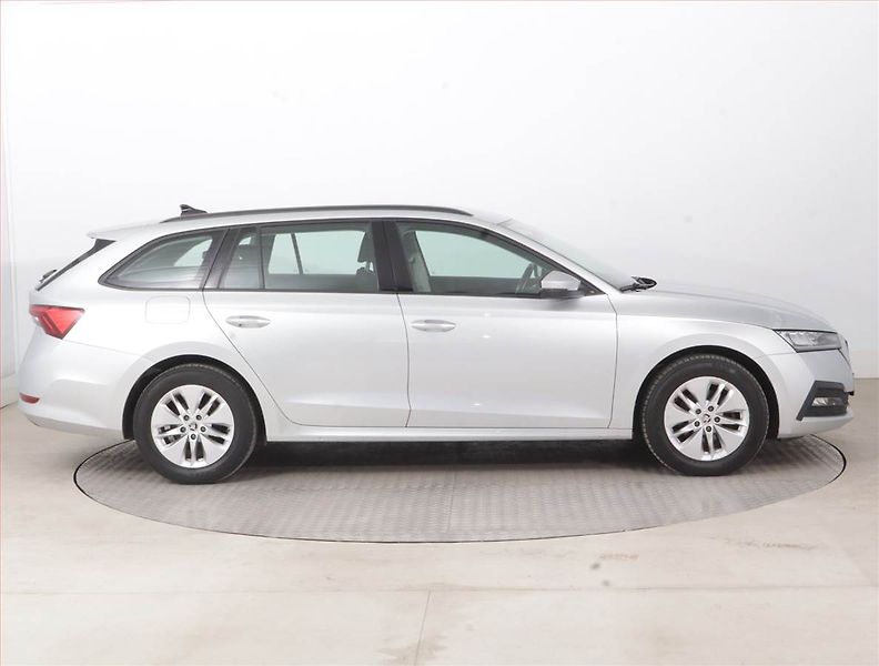 Škoda Octavia (2023) Ambition 2.0 TDI, ČR,1.maj - fotka 6 z 15