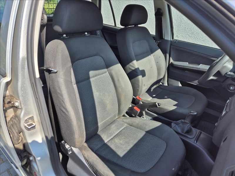 Škoda Fabia 1,4 i 16V Combi Klima 2xAirbag - fotka 21 z 25