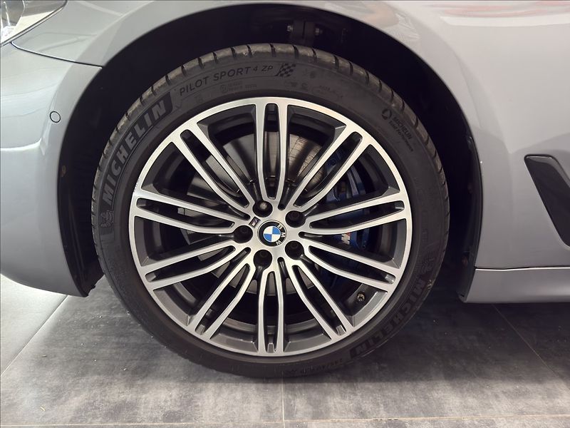 BMW Řada 5 3,0   540i LUXURY M-PAKET HARM - fotka 35 z 40