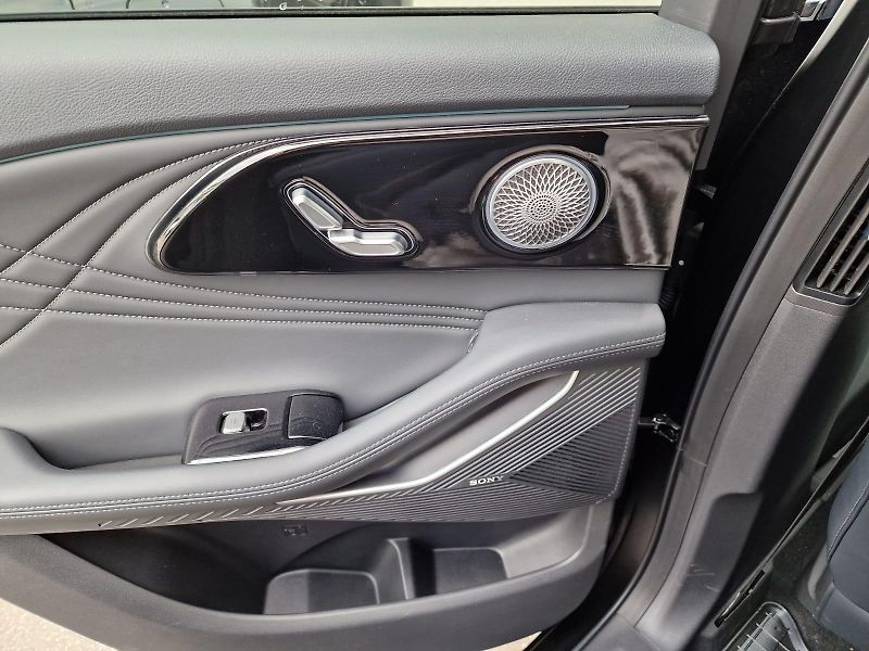 Omoda 9 (2026) SHS Premium 1.5 TGDI - fotka 13 z 23