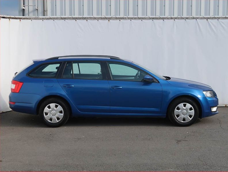 Škoda Octavia (2014) Ambition 1.6 TDI, Tempomat - fotka 6 z 16