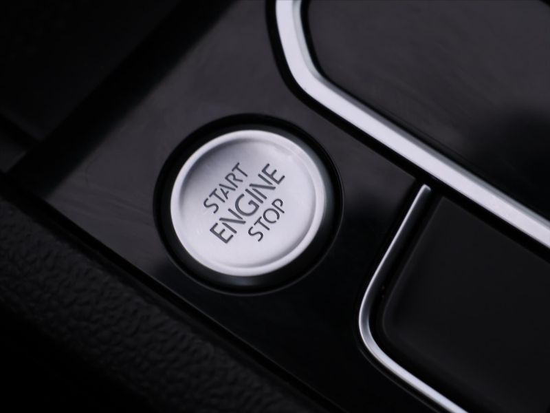 Volkswagen Passat R-line 2,0 TDI 140kW DSG CZ DP - fotka 24 z 32