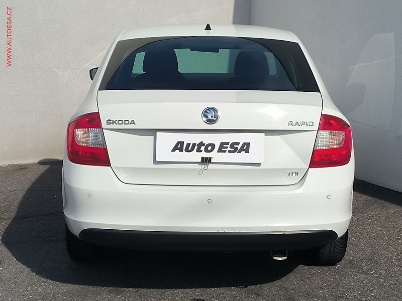 Škoda Rapid (2013) 1.6 TDi, ČR, AC, park.čidla - fotka 5 z 14