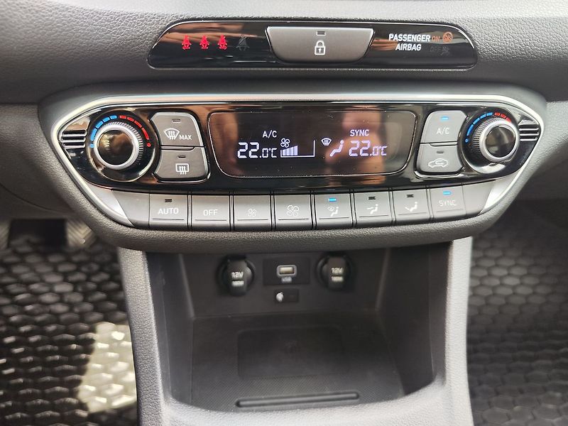 Hyundai i30 1.0 T-GDI/88kW Smart Navi - fotka 20 z 33