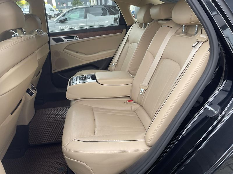 Hyundai Genesis EXCLUSIVE 3.8 GDI V6 4x4 232kW - fotka 5 z 33