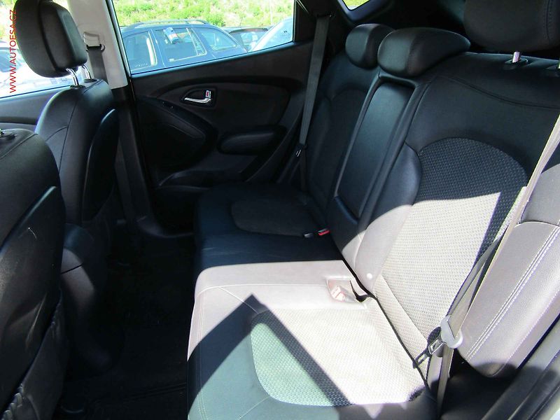 Hyundai ix35 (2012) 2.0CRDi 4x4, ČR, Výhř.sed. - fotka 10 z 22