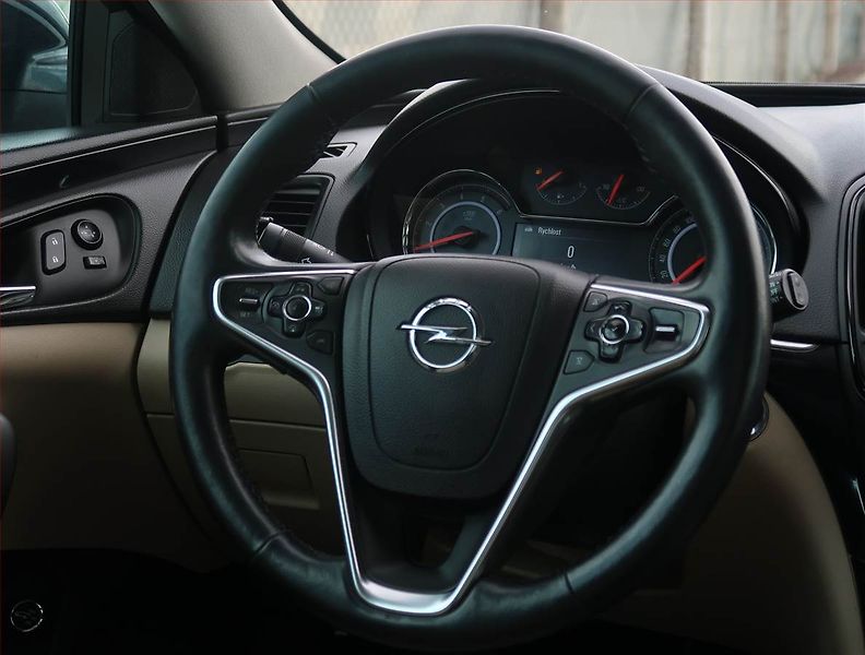 Opel Insignia (2014) 2.0 BiTurbo CDTI, ČR,1.maj - fotka 17 z 22