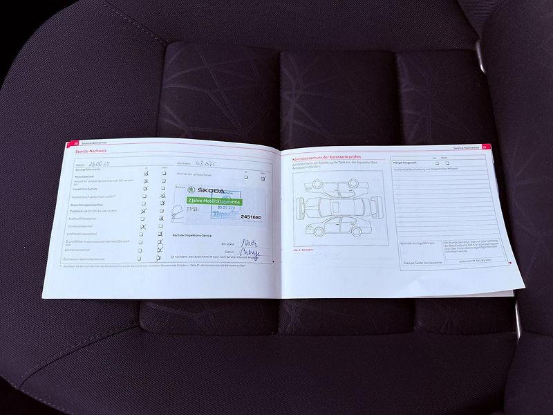 Škoda Octavia 1.4 TSi Elegance, Serviska - fotka 24 z 33
